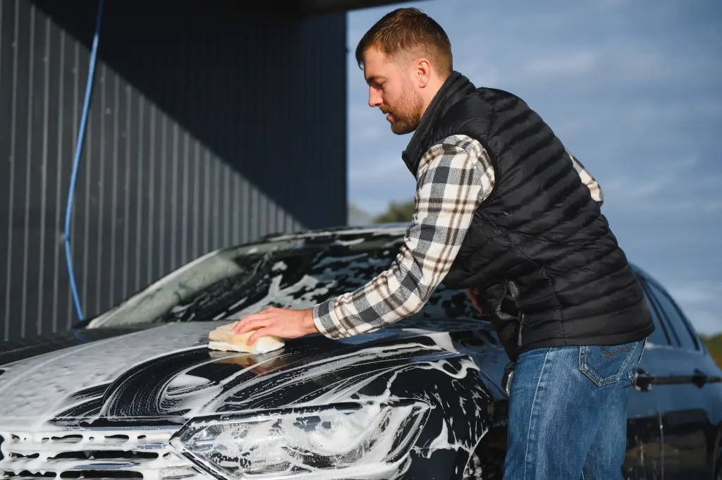 Car_wash_outside_cleaning.webp